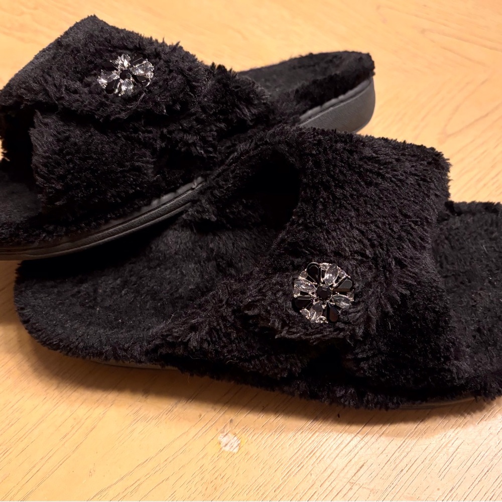 *VIONIC* Black embellished fluffy slippers Woman’s 10!